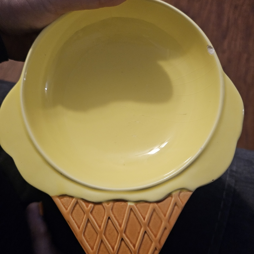 Vintage 1950s Ceramic Ice Cream Cone Bowl - Picture 3 of 3